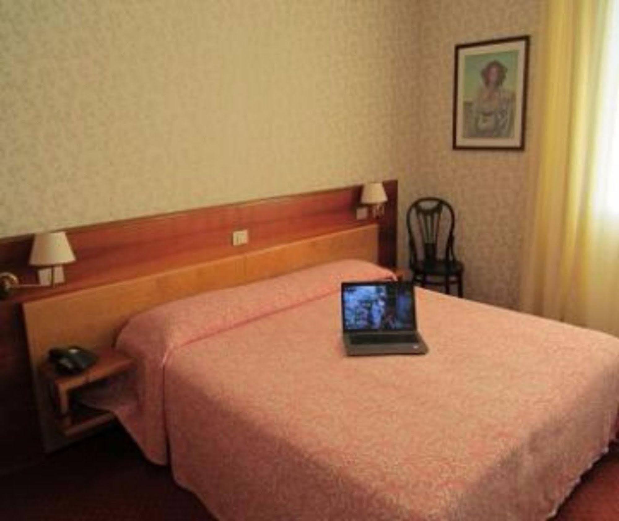 Hotel Donatello Modena Dış mekan fotoğraf